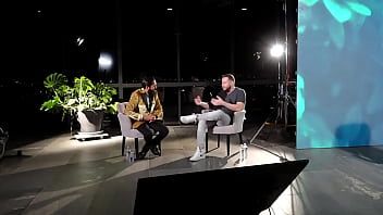 play Бразильский мужчина уничтожает мексиканского карлика с монументальным эго в прямом эфире