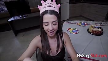 Putar Putri kecil ayah dan ulang tahunnya yang ke-18 - roket kylie