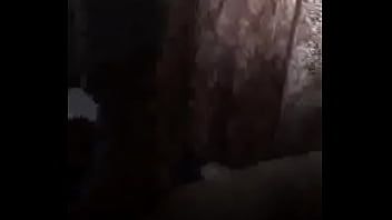 تشغيل لطيف الروسية في طماق ضيق يظهر لها الثدي الكمال