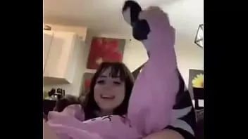 Oynat Sevimli genç ile büyük bir popo alay üzerinde ameporn