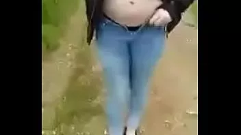 Jouer Teen adore jouer avec son mamelon sur ameporn
