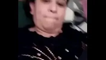 Abspielen Unzufriedene Desi-Mama beim Selbstvergnügen