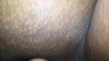 Jouer Gicle pour moi pendant que je mange cette chatte