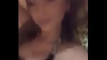 play Ado chaude en short sur camwhore.online
