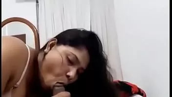Abspielen Die Frau eines indischen Freundes hat mir einen himmlischen Blowjob gegeben...