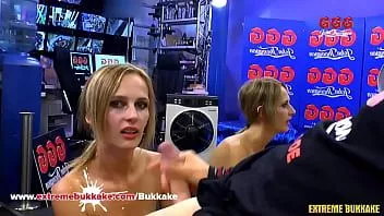 Afspelen Intieme casting tape met Duitse goo slet jenny smart