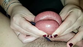 Abspielen Freundin benutzt seine Nüsse als Stressbälle! ballbusting packende und quetschende Zusammenstellung, Domina-Handjob mit Cumshots und ruiniertem Orgasmus.