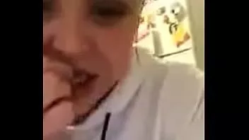 Abspielen Russisches Teen ist in ihren engen Shorts sehr flexibel