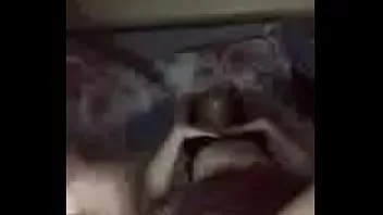 Играть Русская девушка заставляет своего парня записать ее киску на camwhore.online