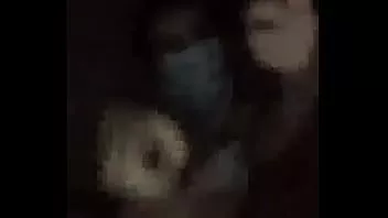 Abspielen Schönes Mädchen, das von camwhore.online sehr neckt