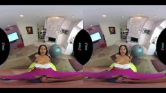 play ジェナ・フォックスの激しい異人種間の VR 出会い