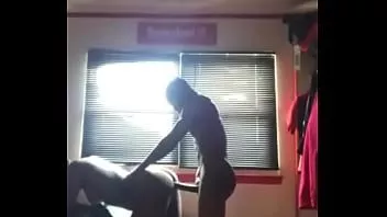 再生 アクションの途中でサイドひよこの彼氏が戻ってきた