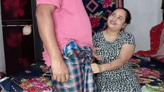 play Pasión prohibida de la pareja de desi: cuidador indio y propietario de la casa Cumriya