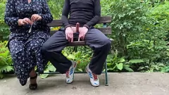 تشغيل BBW MILF تحصل على شقي في الهواء الطلق: Handjob العامة والواقي cumshot