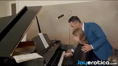 Riproduci La sensuale mora Tiffany Tatum si gode un'appassionata sessione a pecorina con il suo amante dopo un intenso pompino, che porta ad un finale creampie