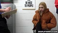 Odtwórz Macocha Aaliyah Love wkracza, by uratować swoją córkę Chloe Cherry przed zarzutami kradzieży w sklepie, zawierając gorącą umowę z funkcjonariuszem na ekscytujący lodzik w biurze i przeszukanie ze striptizem