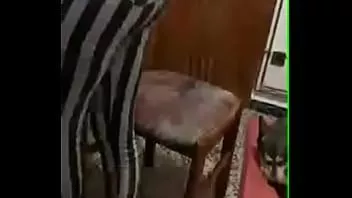 play Une ado russe suce des mecs et montre son cul sur ameporn