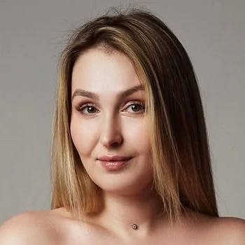 Actrita Alina Rai