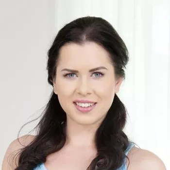 Порнозвезда Cassie Fire